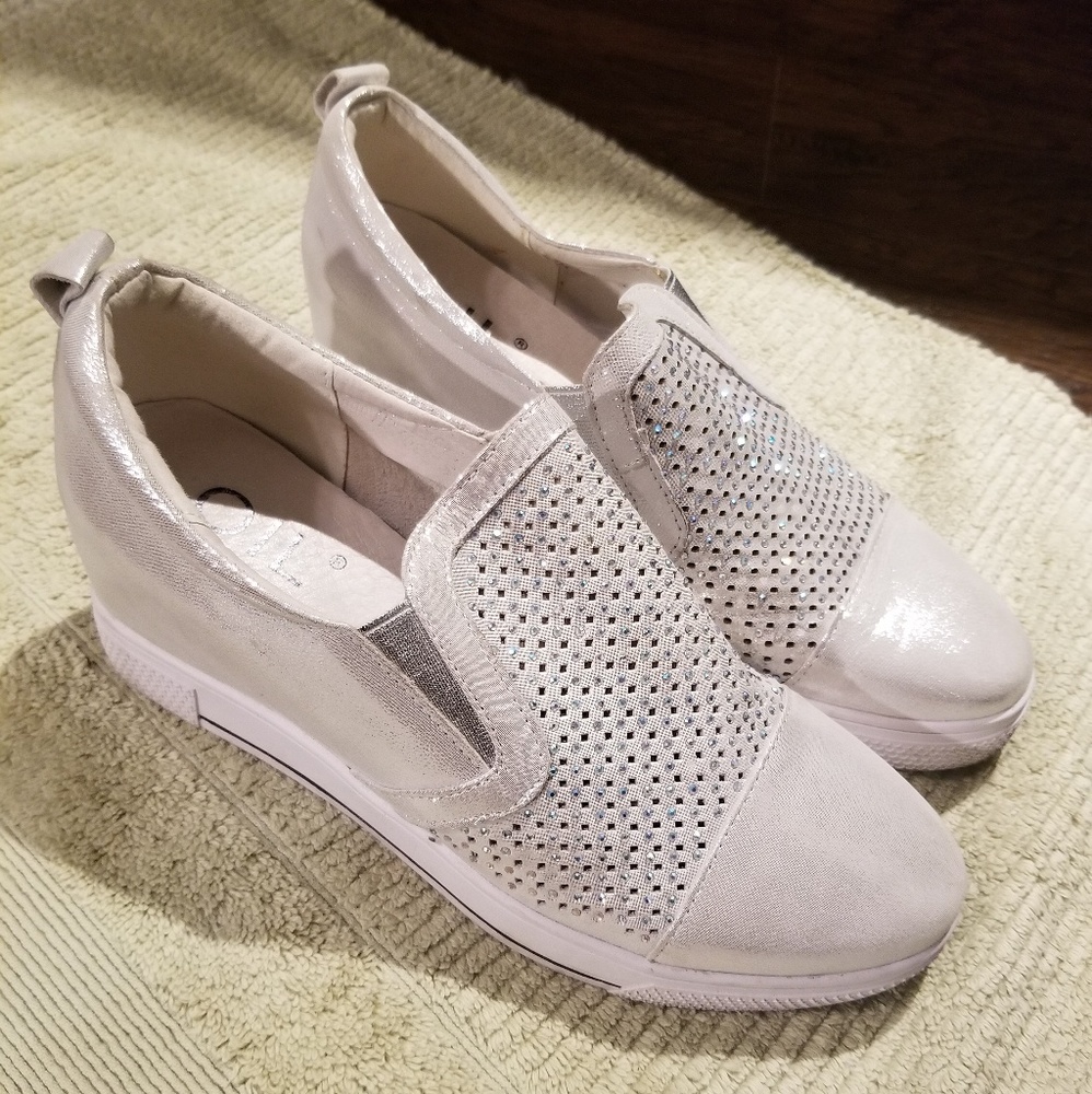 Shinny lady's shoes